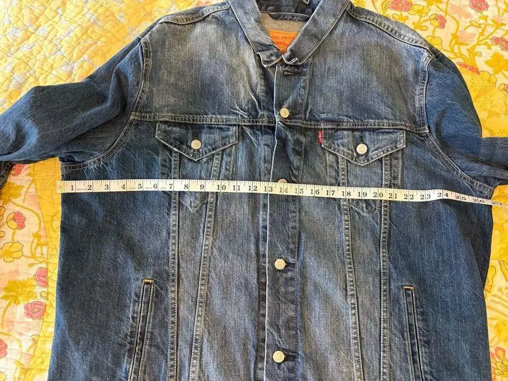 EUC Levi's Medium Wash Denim Trucker Jacket Size XXL